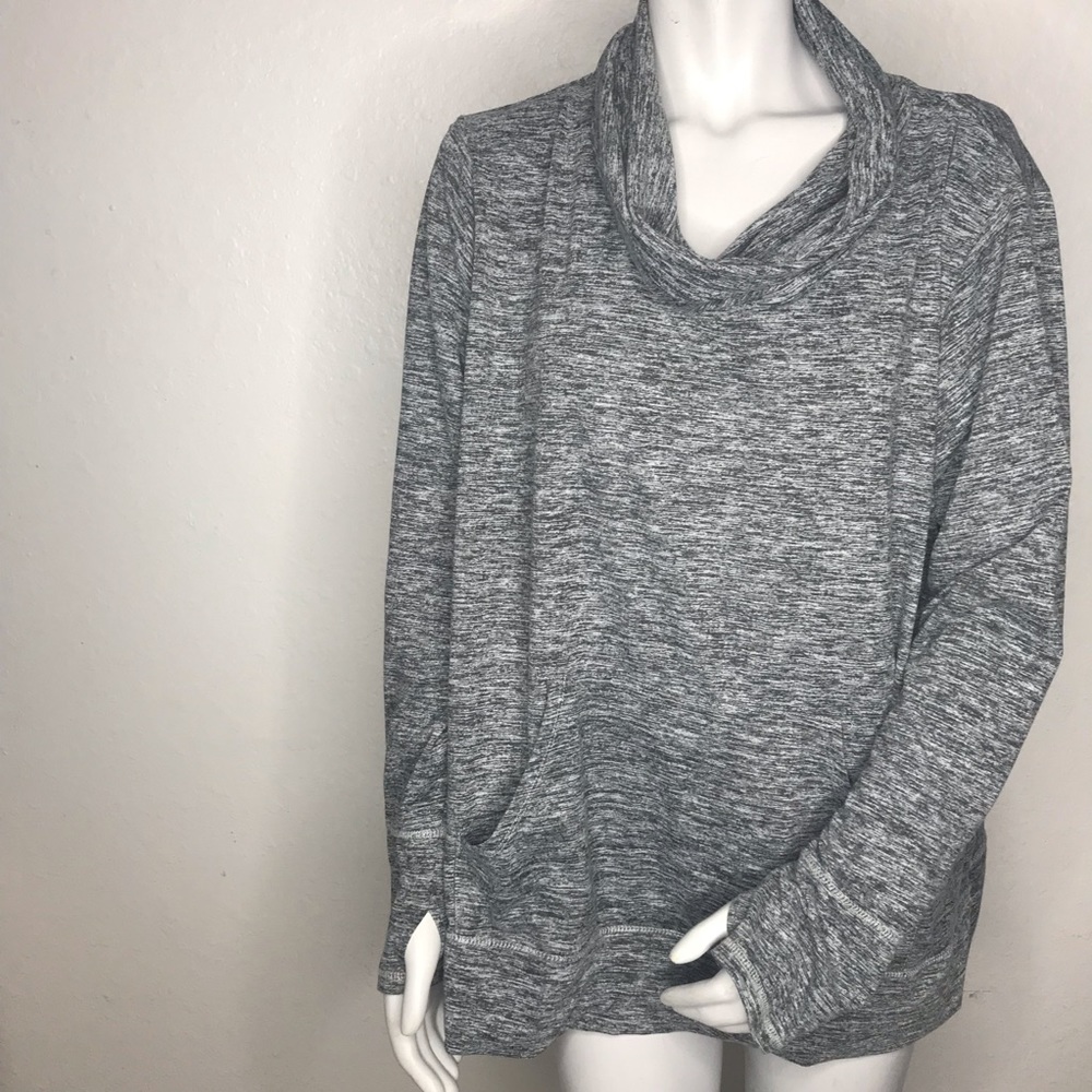 (C) gray sweater